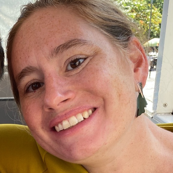 Meet your Posher, Danielle - Picture 1 of 1